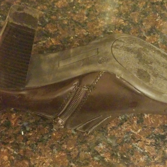 Boots - Picture 4 of 4